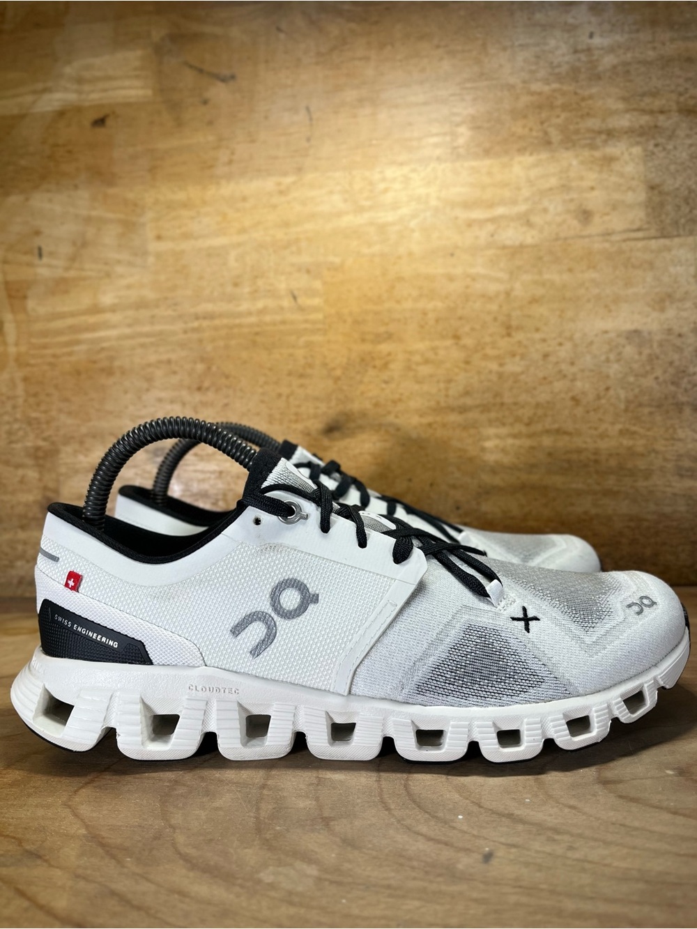 On Cloud X 3 REFLECTIVE LIGHTWEIGHT Womens Size 8.5 Running Shoes Sneakers White